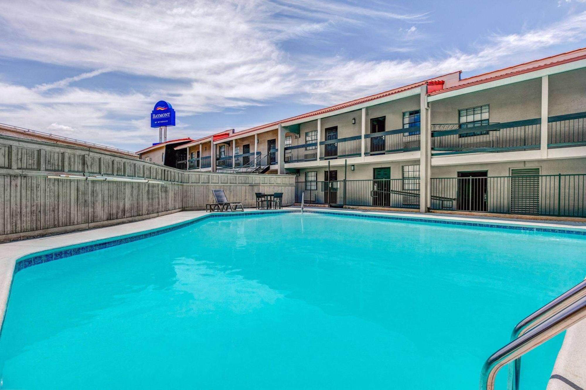 Baymont By Wyndham Austin University Area Kültér fotó
