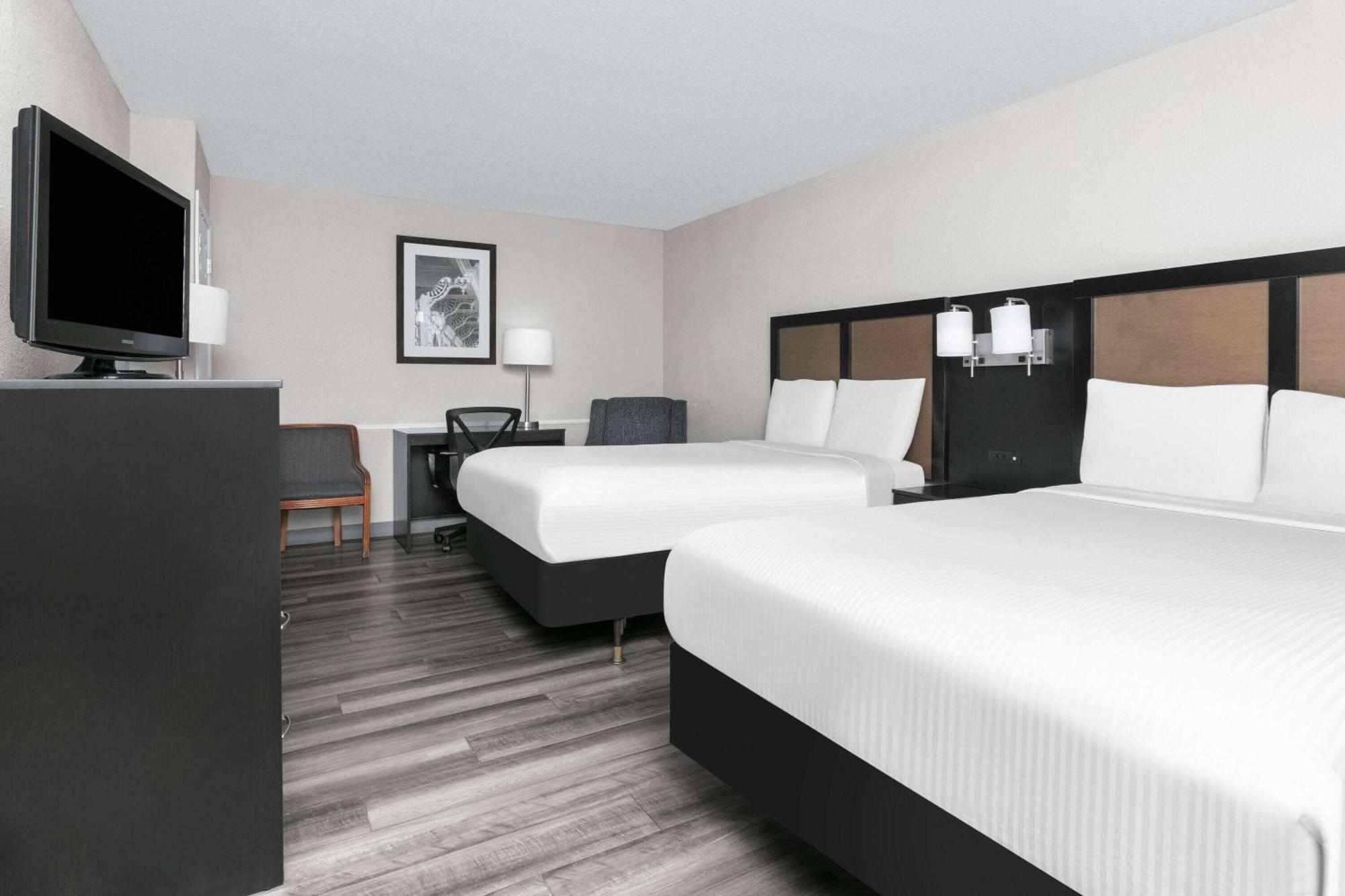 Baymont By Wyndham Austin University Area Kültér fotó