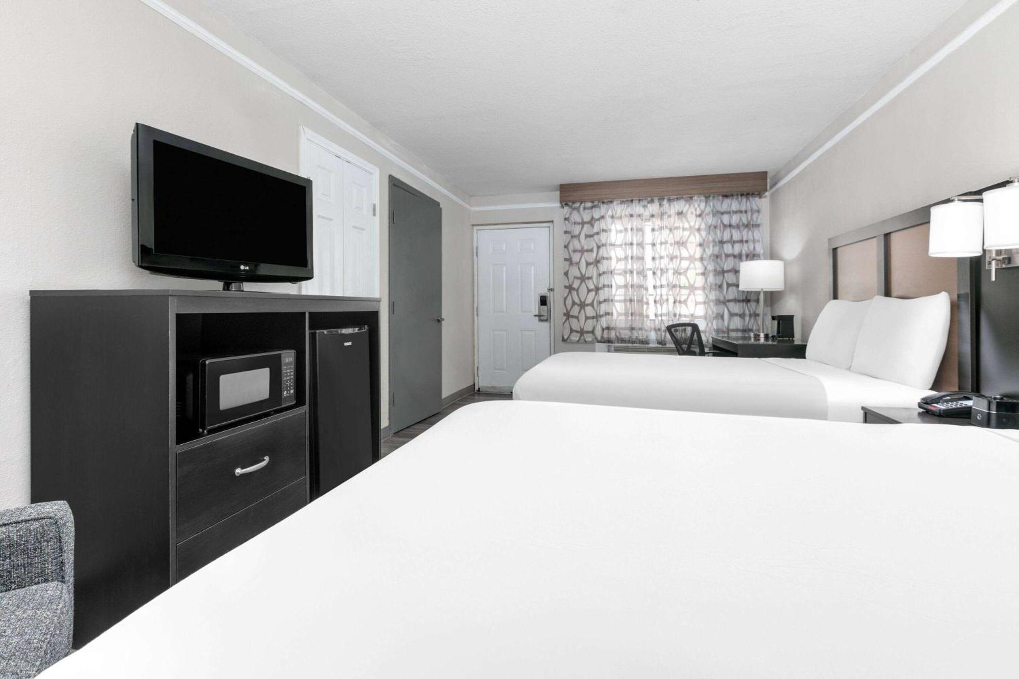 Baymont By Wyndham Austin University Area Kültér fotó