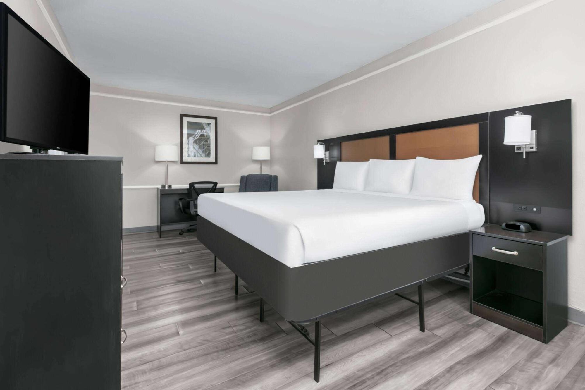 Baymont By Wyndham Austin University Area Kültér fotó
