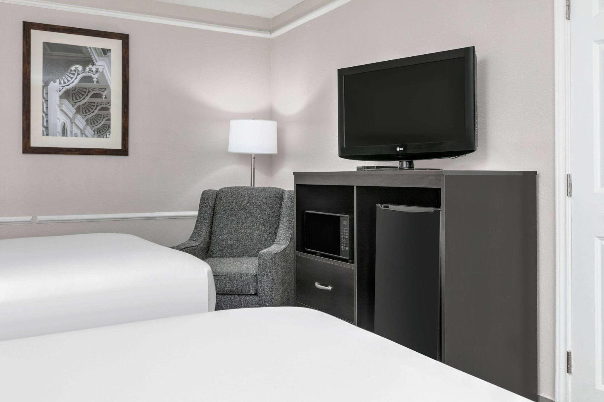 Baymont By Wyndham Austin University Area Kültér fotó