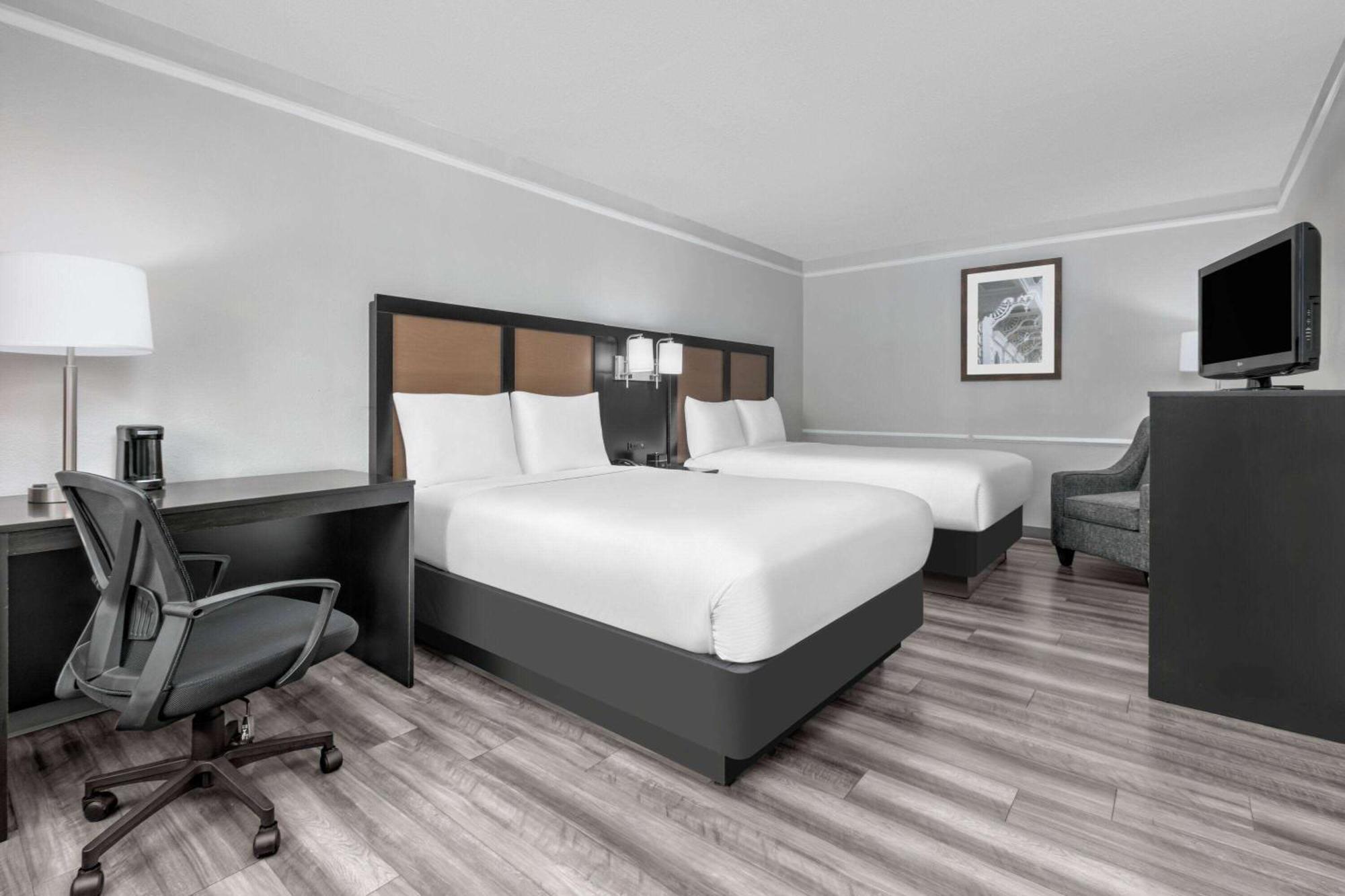 Baymont By Wyndham Austin University Area Kültér fotó