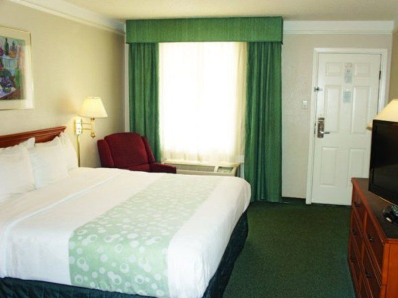 Baymont By Wyndham Austin University Area Kültér fotó